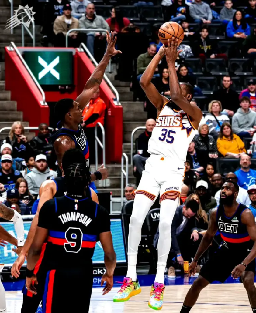 包含今晨体能课后，里尔外线爆发备战NBA季后赛，媒体盛赞，细节决定成败的词条