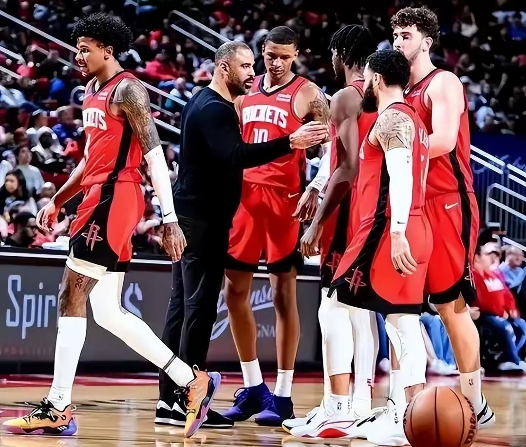 包含今晨体能课后，里尔外线爆发备战NBA季后赛，媒体盛赞，细节决定成败的词条